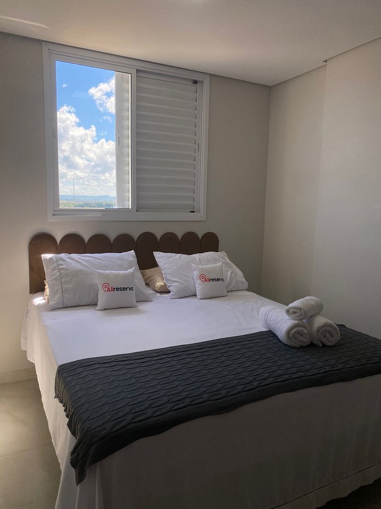 Apto com Vista Incrível para o Lago | Andar Alto