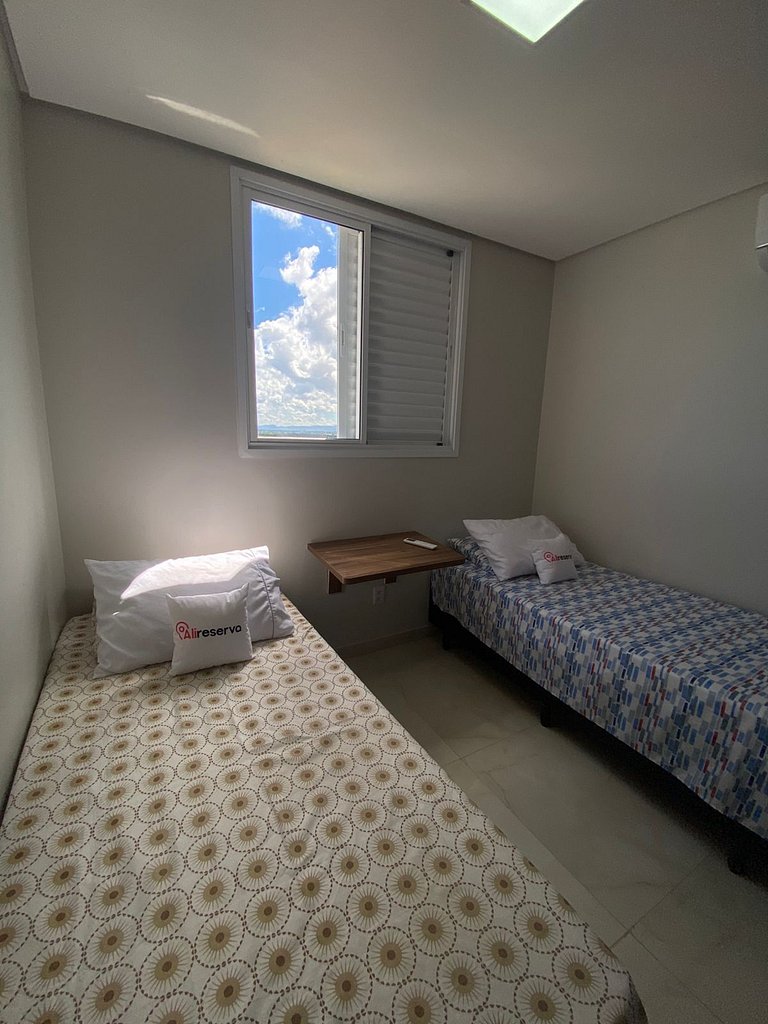 Apto com Vista Incrível para o Lago | Andar Alto