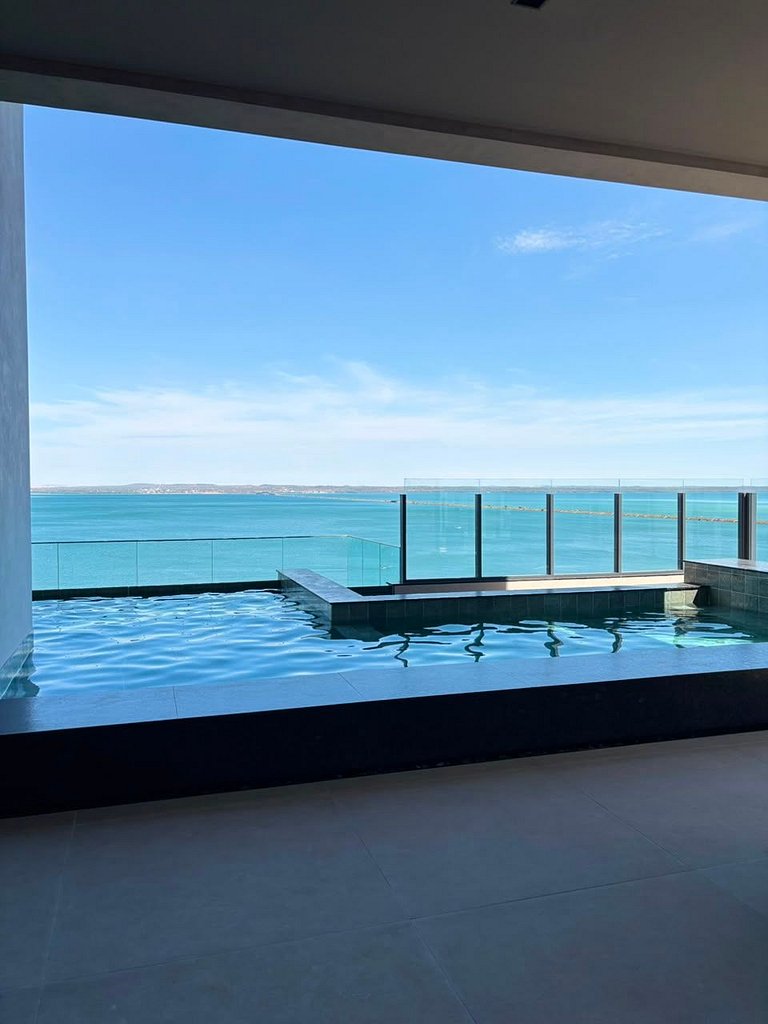 Lago Imperial | You By Fama
