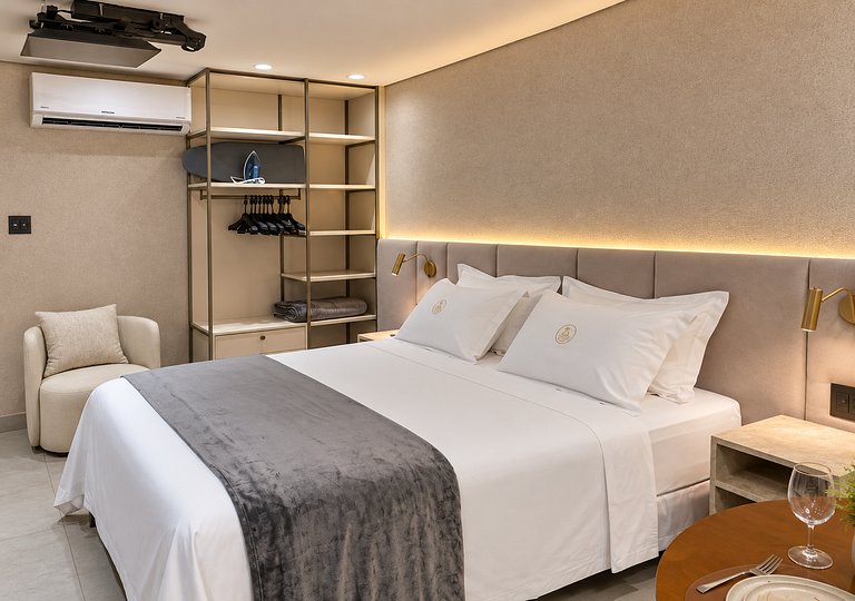 Lago Imperial | You By Fama