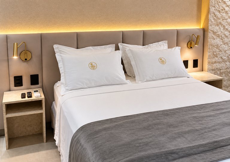 Lago Imperial | You By Fama
